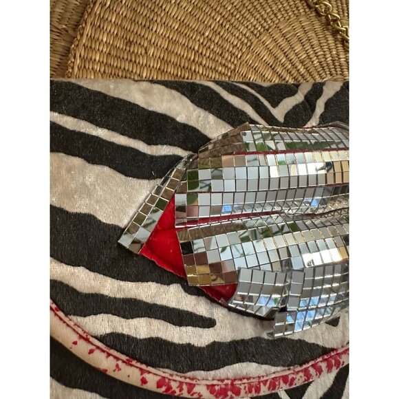 Zebra striped purse with disco lips - Picture 4 of 10